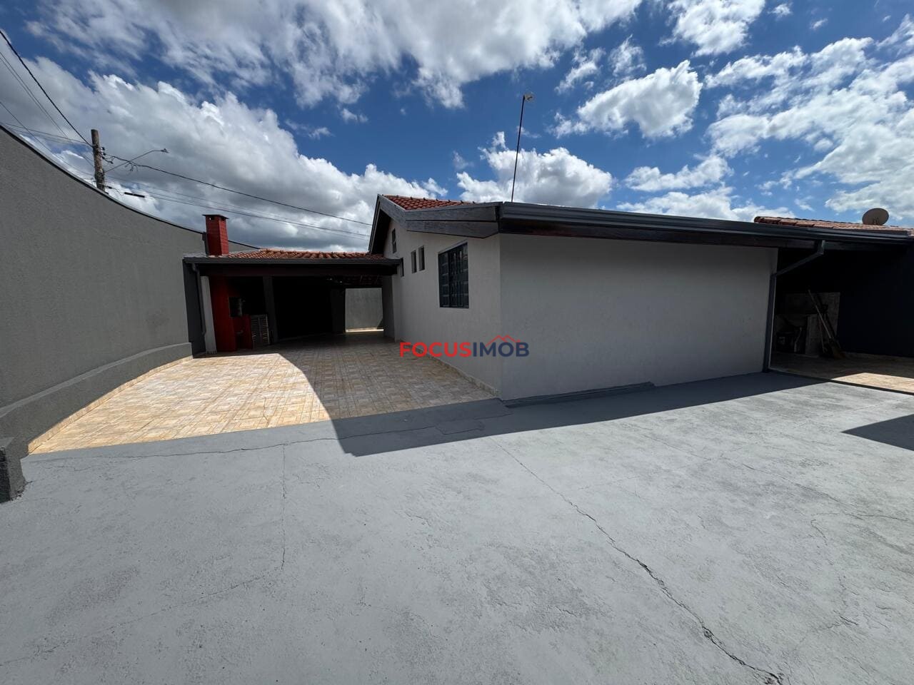 Casa à Venda em Condomínio fechado, Churrasqueira e Terreno de 324 m²