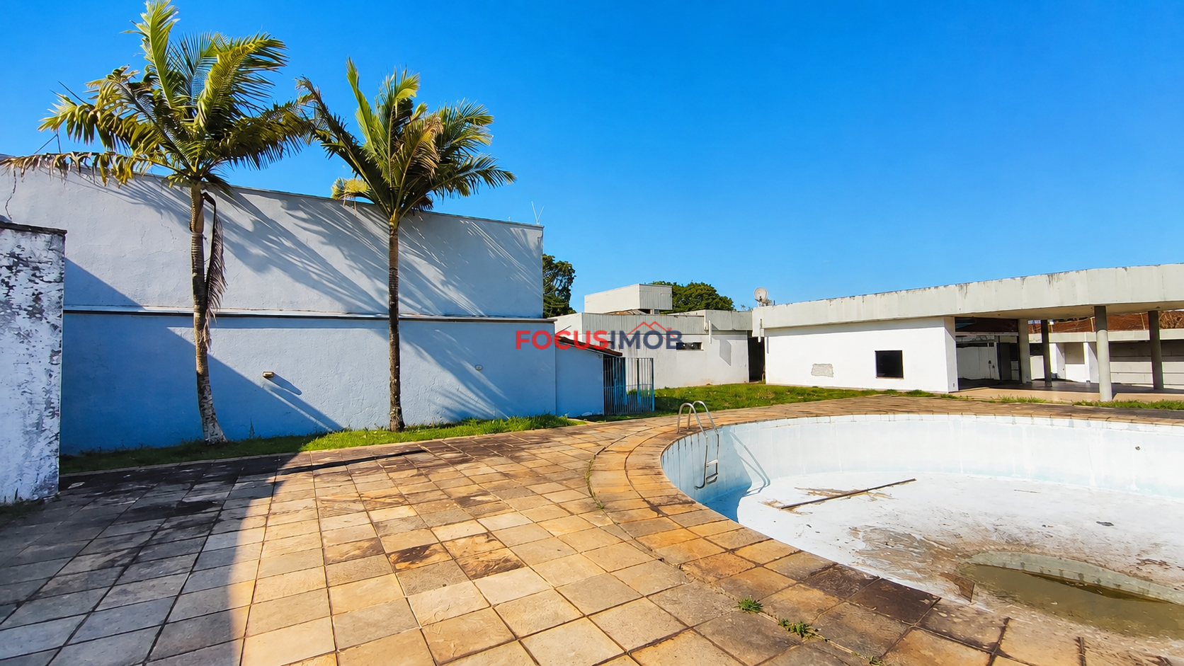 🏡 Casa de Alto Padrão com 3 Suítes, Piscina e Terreno de 2.349 m² — Oportunidade Única para Investidor