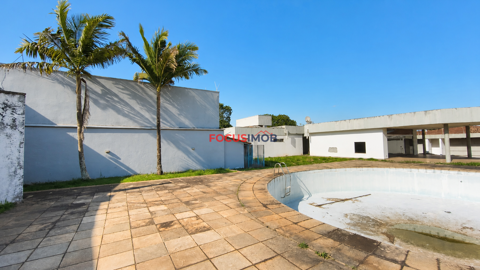 🏡 Casa de Alto Padrão com 3 Suítes, Piscina e Terreno de 2.349 m² — Oportunidade Única para Investidor