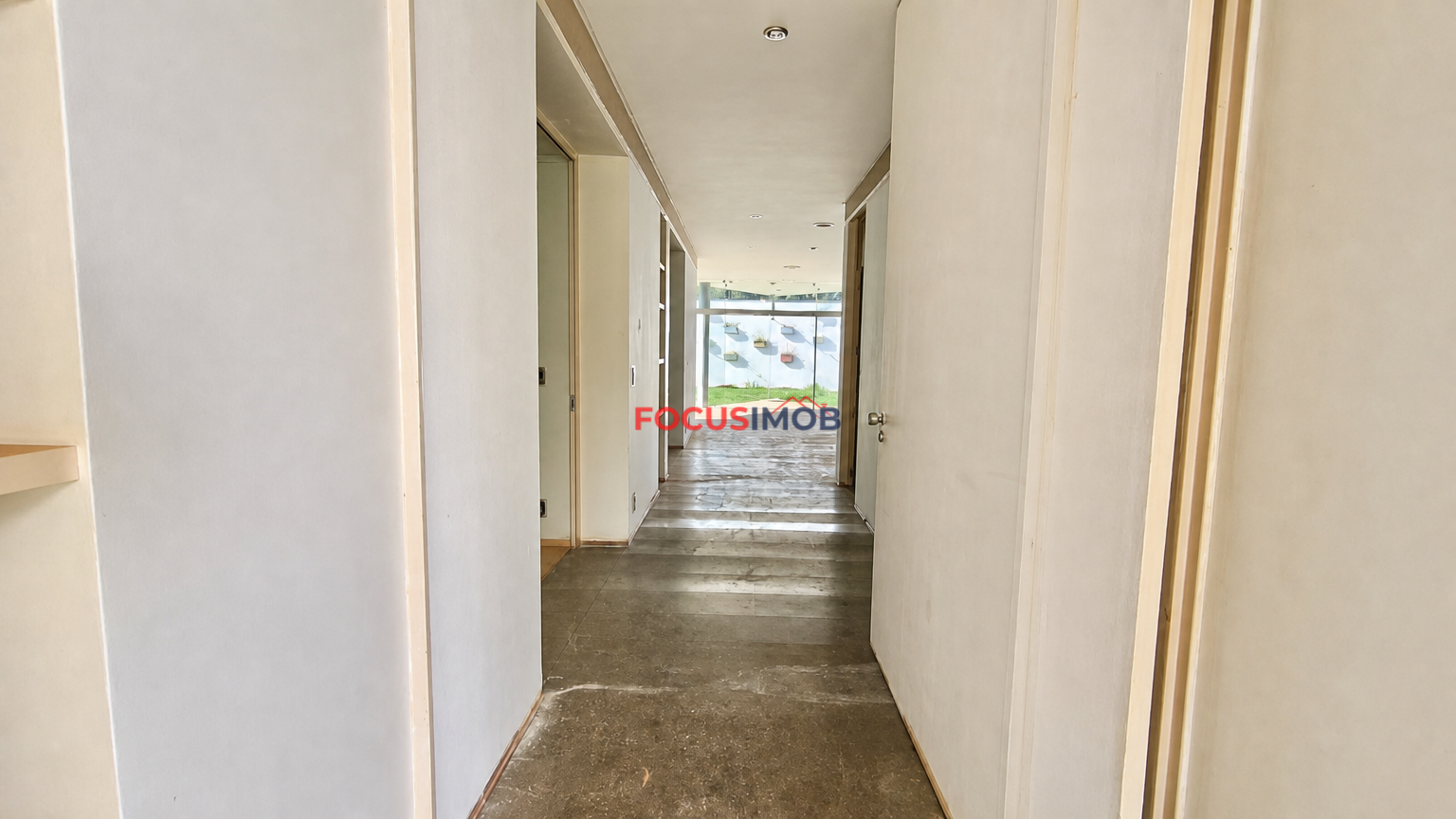🏡 Casa de Alto Padrão com 3 Suítes, Piscina e Terreno de 2.349 m² — Oportunidade Única para Investidor