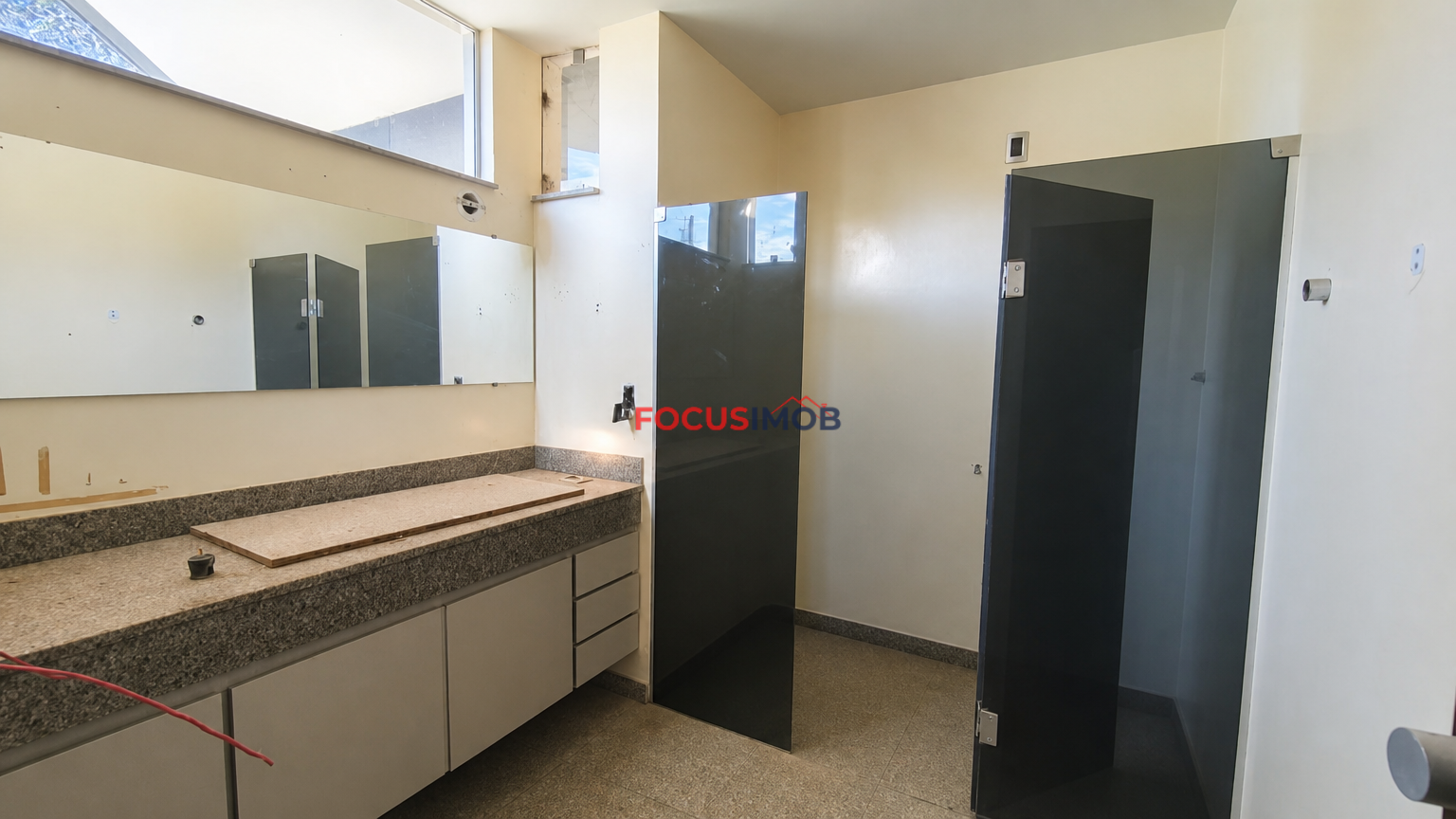 🏡 Casa de Alto Padrão com 3 Suítes, Piscina e Terreno de 2.349 m² — Oportunidade Única para Investidor