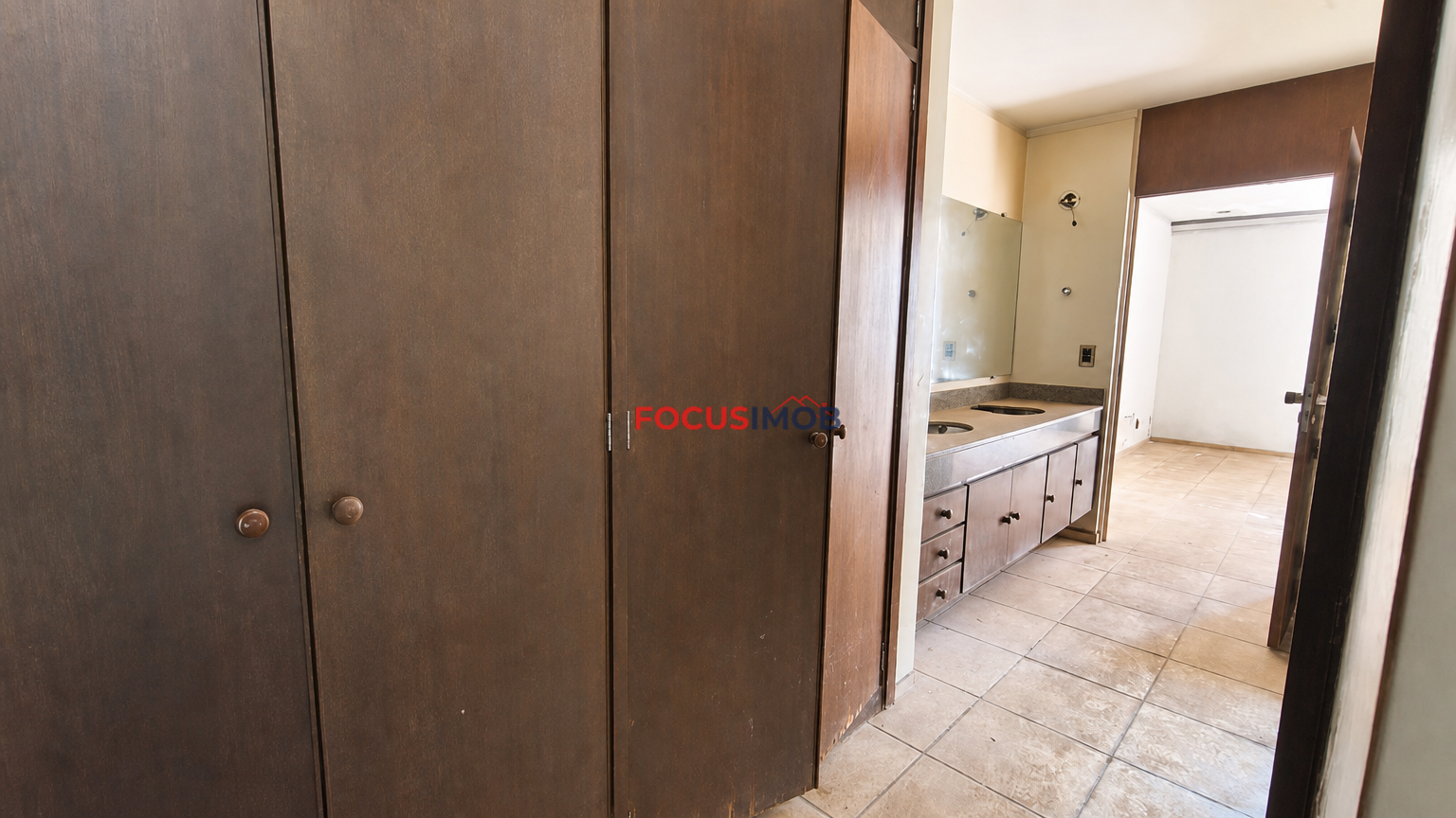 🏡 Casa de Alto Padrão com 3 Suítes, Piscina e Terreno de 2.349 m² — Oportunidade Única para Investidor
