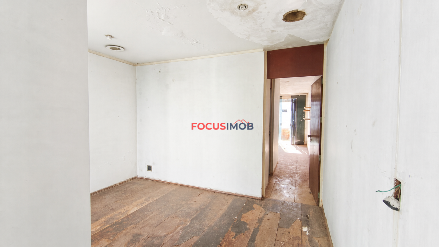 🏡 Casa de Alto Padrão com 3 Suítes, Piscina e Terreno de 2.349 m² — Oportunidade Única para Investidor