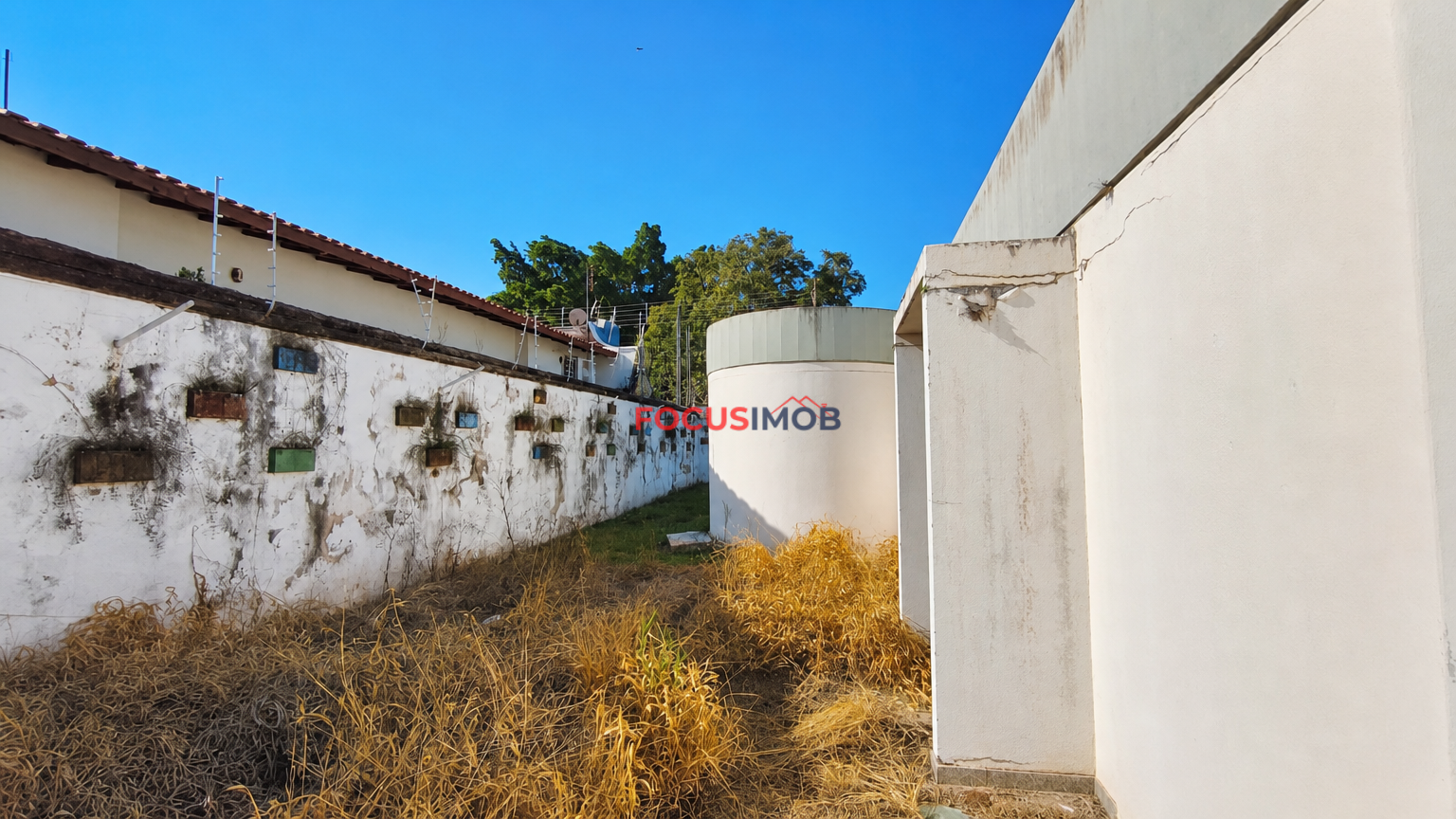 🏡 Casa de Alto Padrão com 3 Suítes, Piscina e Terreno de 2.349 m² — Oportunidade Única para Investidor