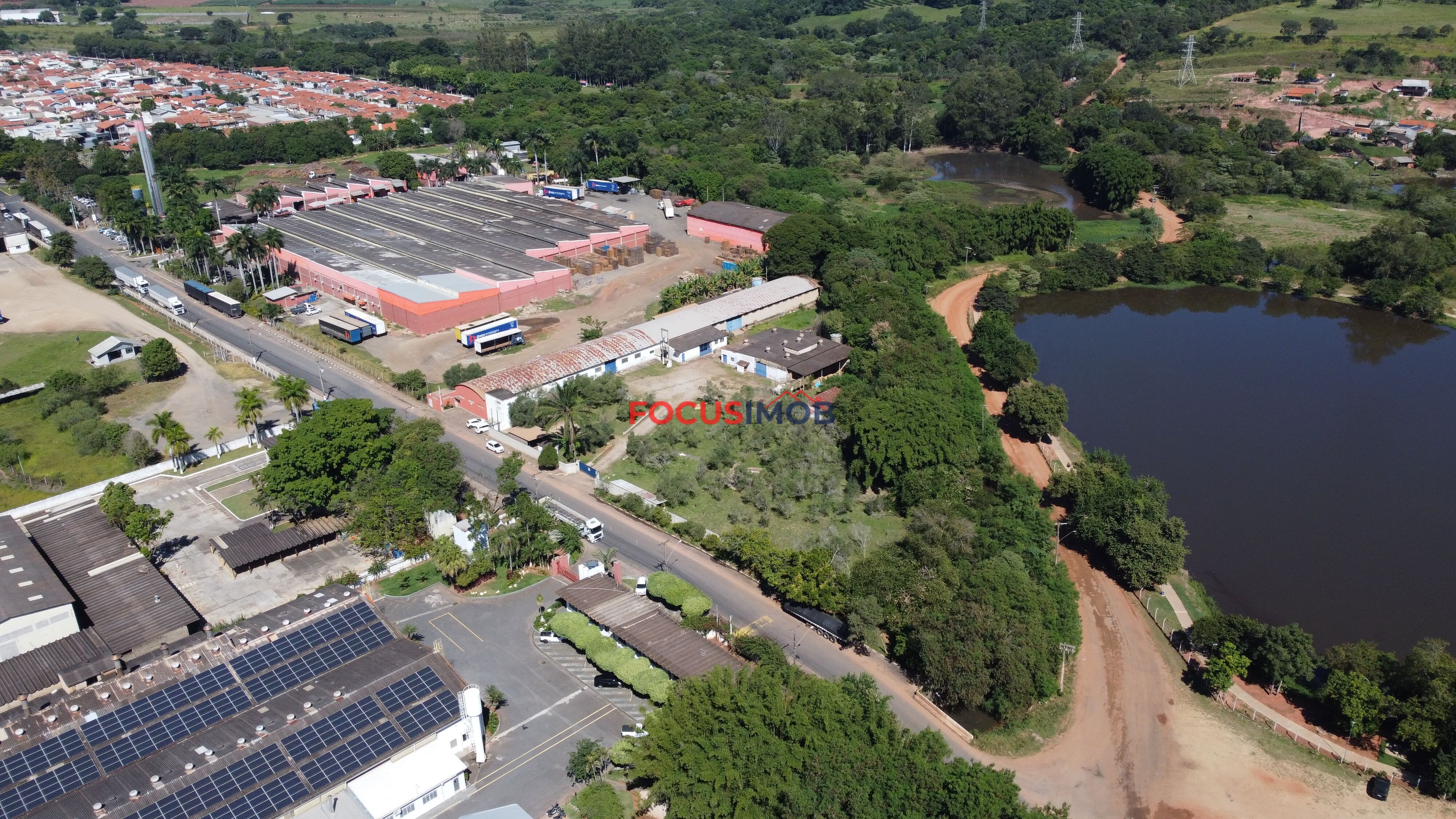 Área Industrial de 11.000 m² com Galpão de 3.000 m² à Venda