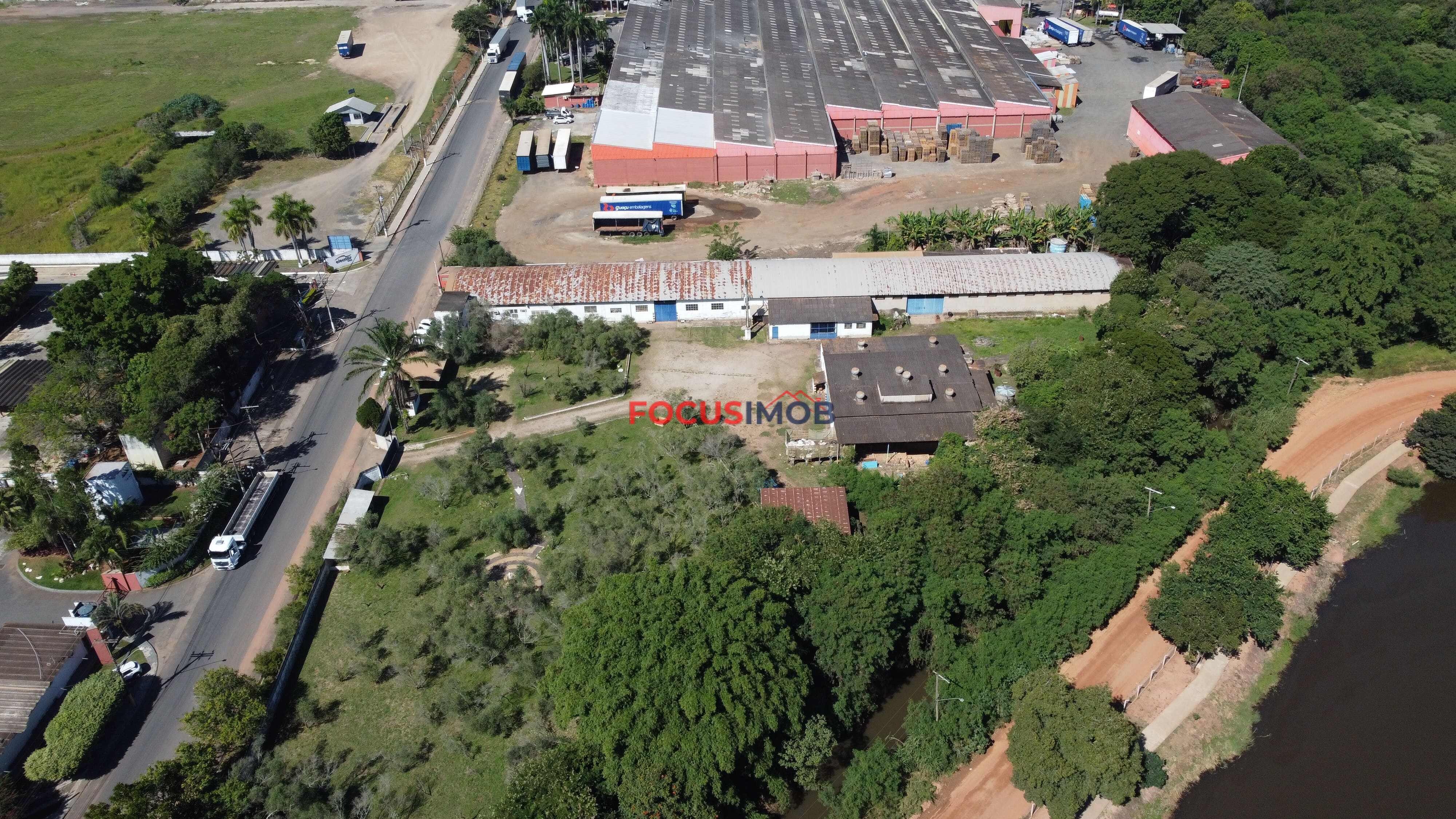 Área Industrial de 11.000 m² com Galpão de 3.000 m² à Venda