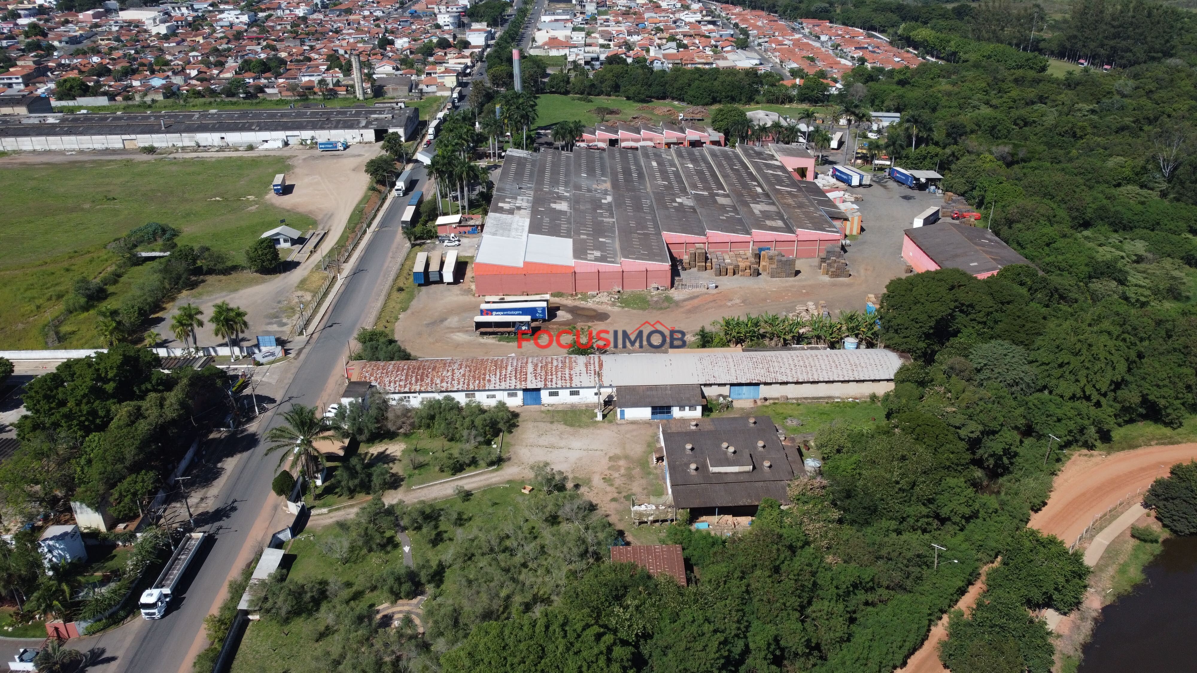Área Industrial de 11.000 m² com Galpão de 3.000 m² à Venda