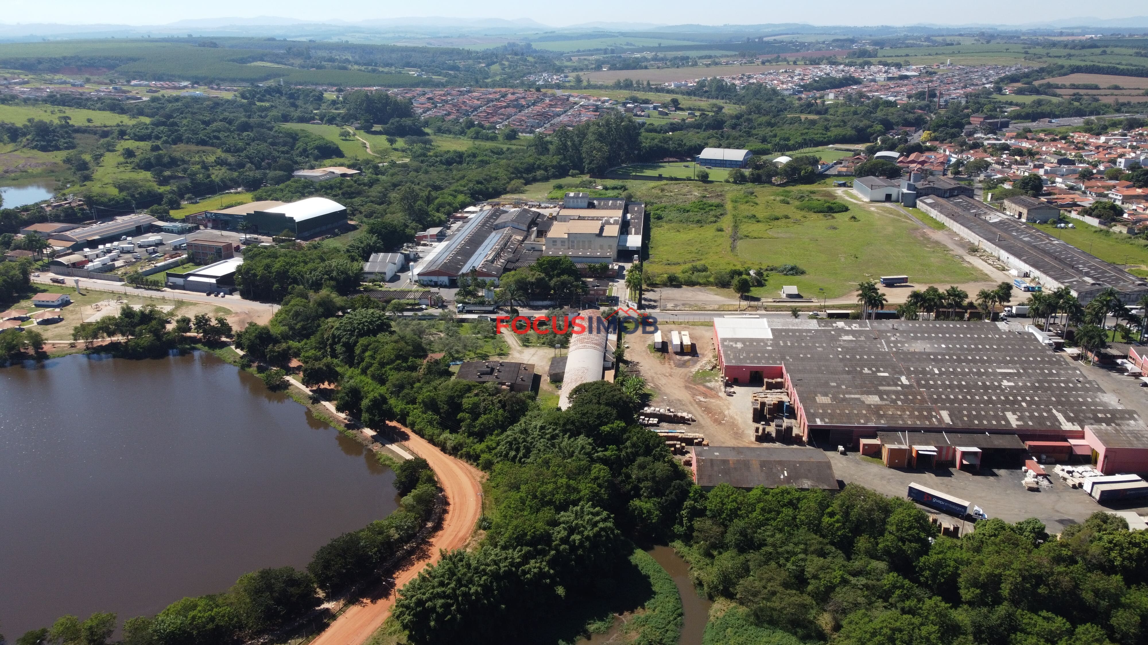 Área Industrial de 11.000 m² com Galpão de 3.000 m² à Venda