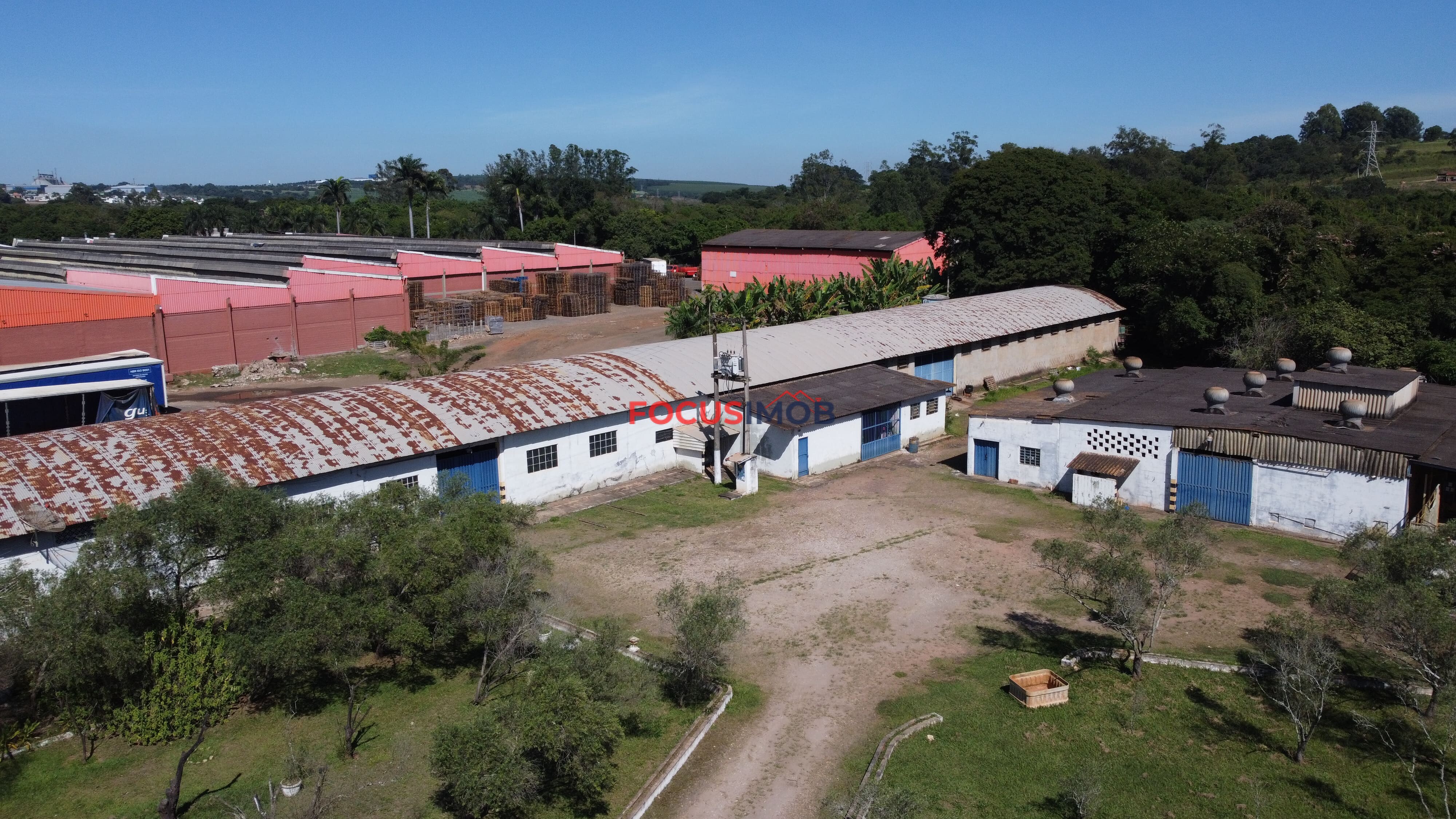 Área Industrial de 11.000 m² com Galpão de 3.000 m² à Venda