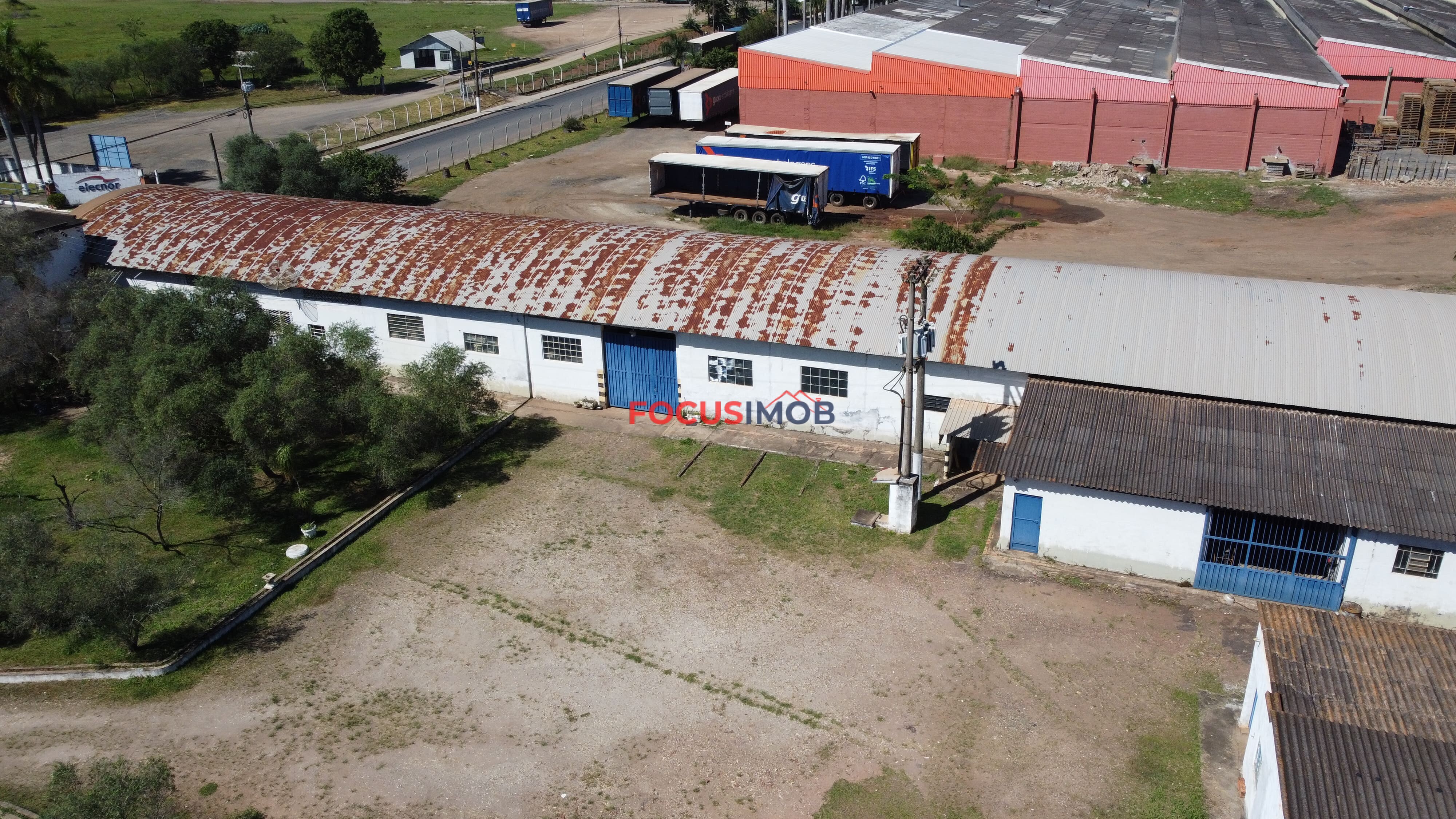 Área Industrial de 11.000 m² com Galpão de 3.000 m² à Venda