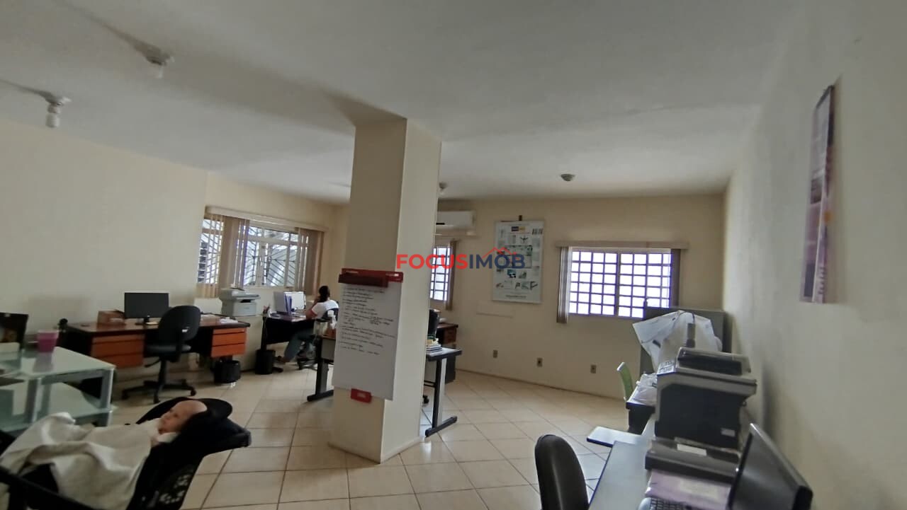 Área Industrial de 11.000 m² com Galpão de 3.000 m² à Venda