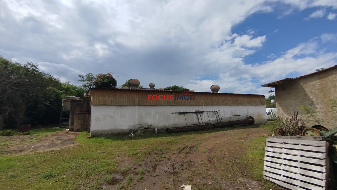Área Industrial de 11.000 m² com Galpão de 3.000 m² à Venda