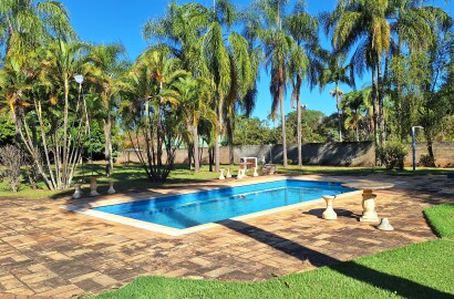 Casa de Alto Padrão com Piscina, Área Verde e Casa Auxiliar no Jardim Sbeghen – Mogi Mirim