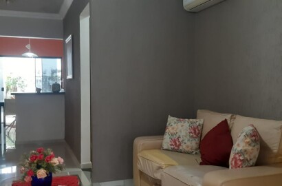 Casa em Condomínio com Suíte, Closet e Planejados – Excelente Localização!