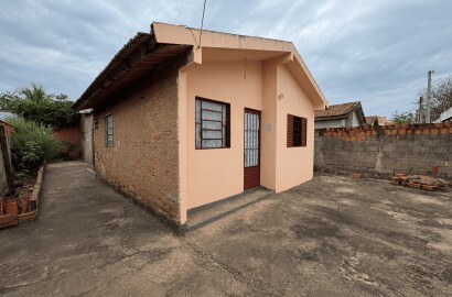 Casa no Zaniboni com Edícula nos Fundos e Quintal Amplo