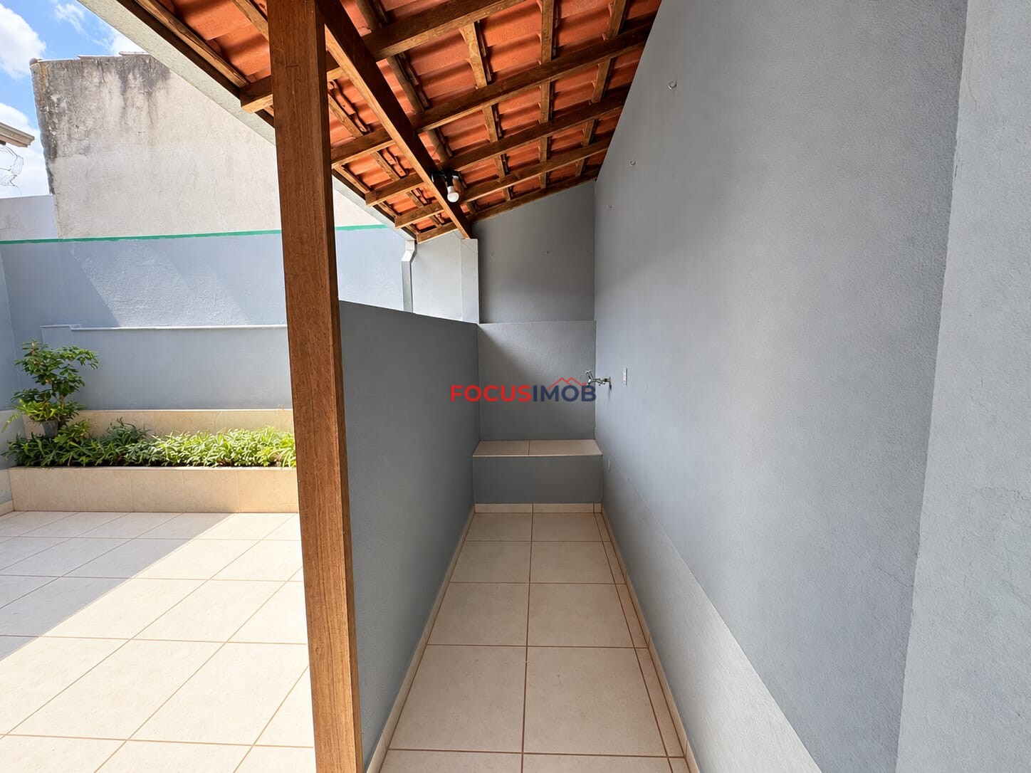 Casa para Locação no Condomínio Aroeiras – 3 Quartos | R$ 1.900,00